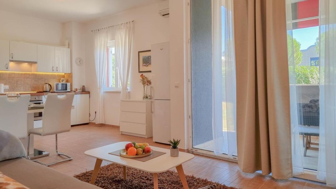 Appartamento Lea Novigrad Istria Esterno foto