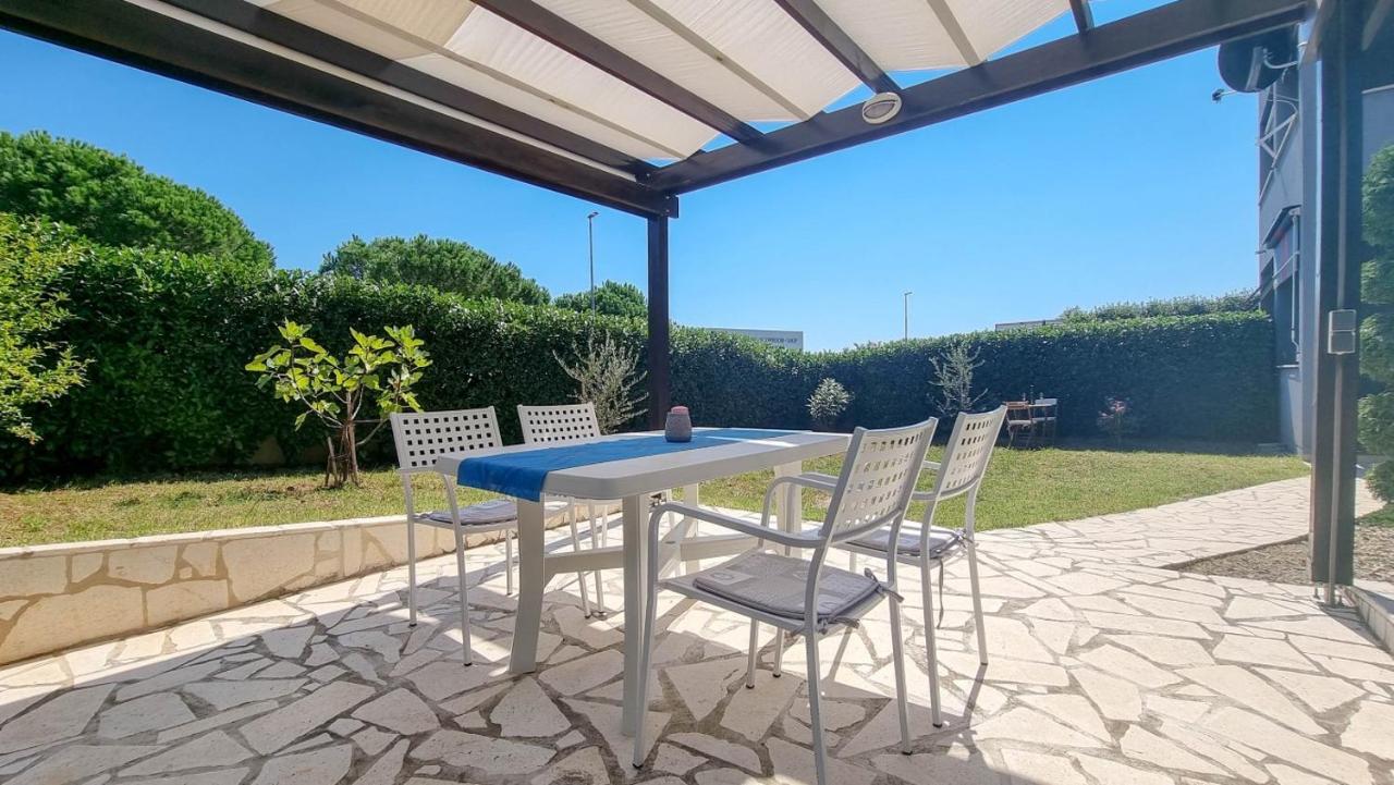 Appartamento Lea Novigrad Istria Esterno foto