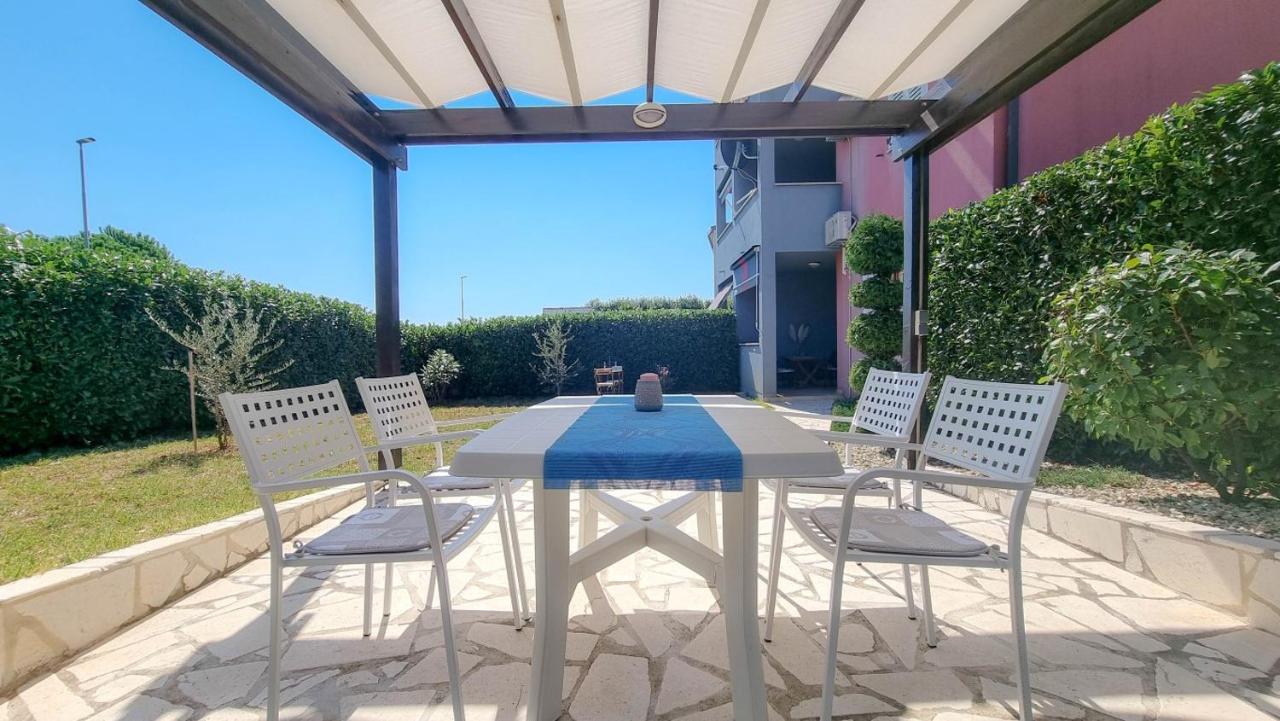 Appartamento Lea Novigrad Istria Esterno foto
