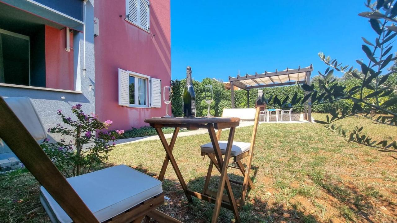 Appartamento Lea Novigrad Istria Esterno foto